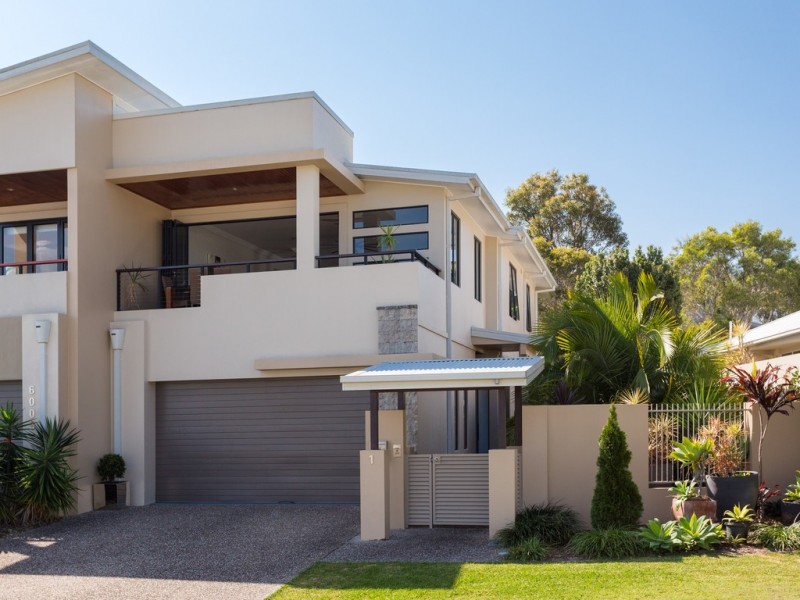 6009 The Boulevard, Benowa QLD 4217