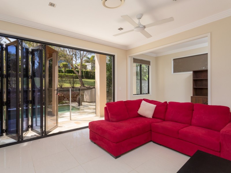 6009 The Boulevard, Benowa QLD 4217