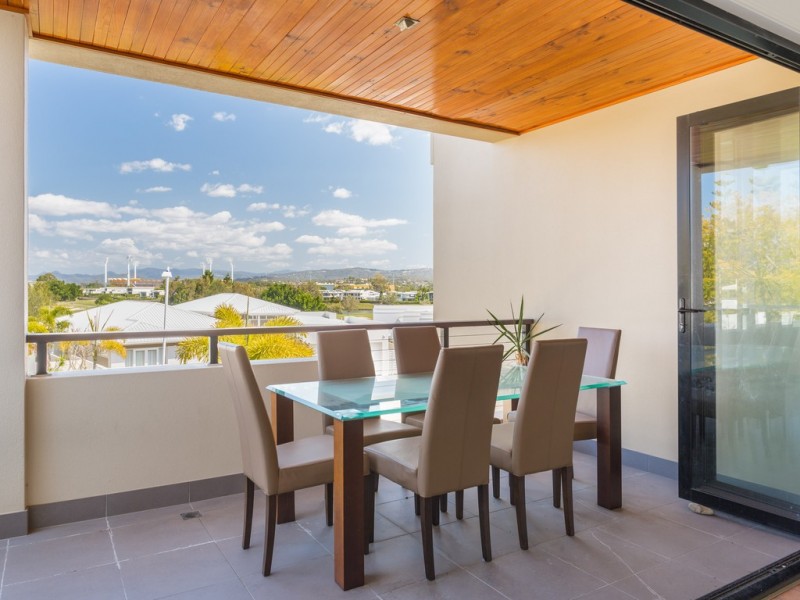 6009 The Boulevard, Benowa QLD 4217