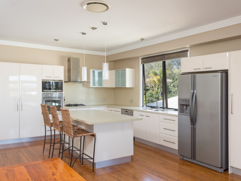 6009 The Boulevard, Benowa QLD 4217