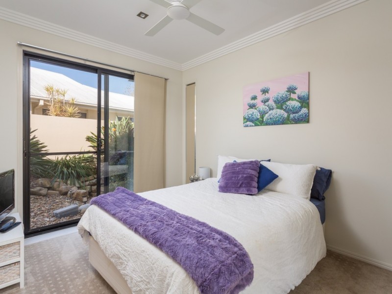 6009 The Boulevard, Benowa QLD 4217