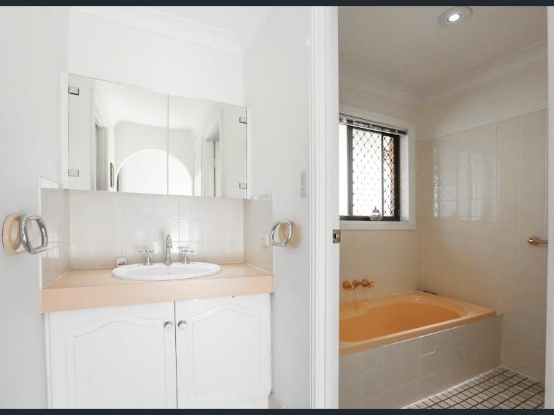 3 Malbon St, Eight Mile Plains QLD 4113