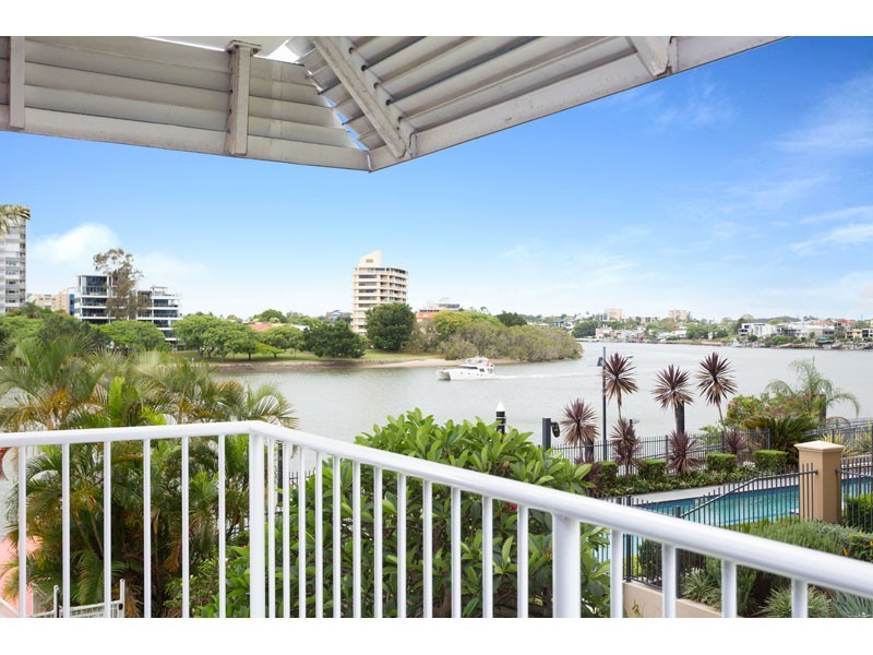 64 Thorn Street, Kangaroo Point QLD 4169