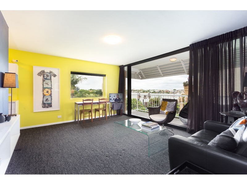 64 Thorn Street, Kangaroo Point QLD 4169