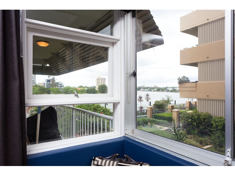 64 Thorn Street, Kangaroo Point QLD 4169