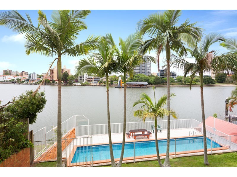 64 Thorn Street, Kangaroo Point QLD 4169