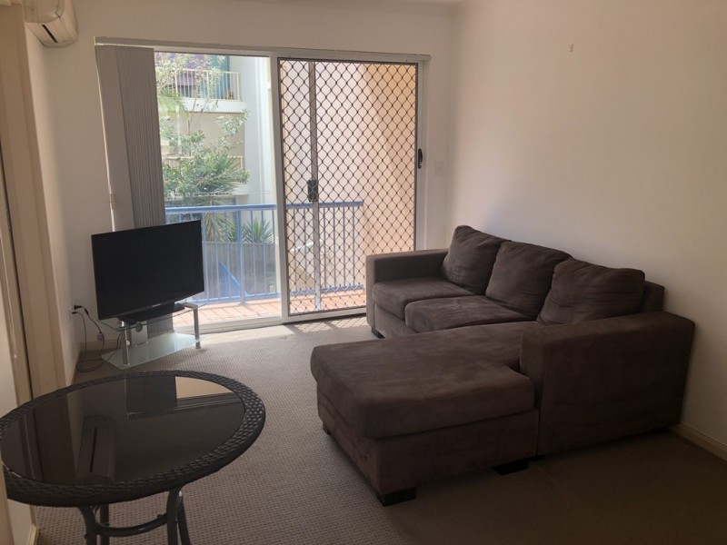 4 Adori Street, Chevron Island QLD 4217