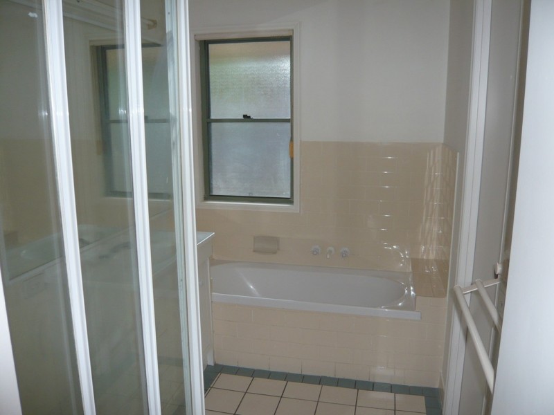 8/18 Batchworth Road, Molendinar QLD 4214