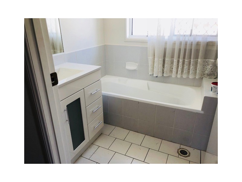 2/5 Kenny Drive, Labrador QLD 4215