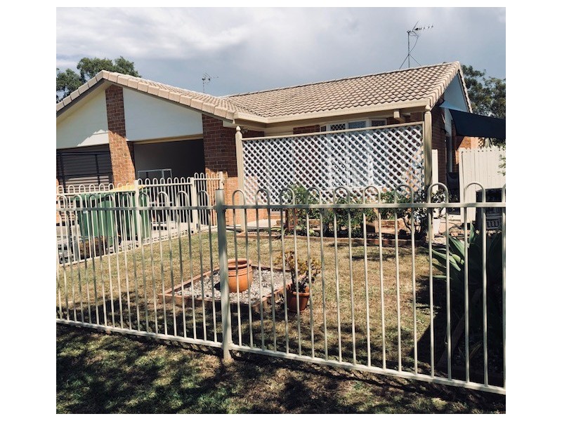 2/5 Kenny Drive, Labrador QLD 4215
