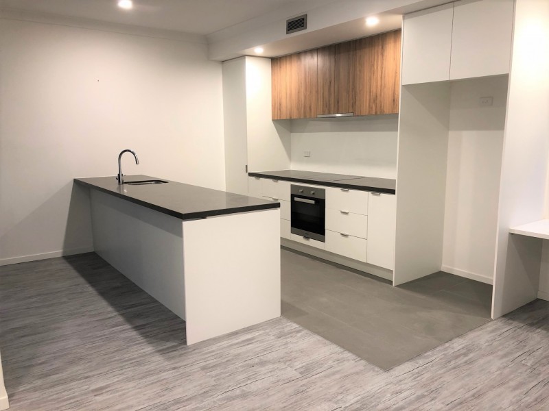 2 Town Centre Close, Carrara QLD 4211