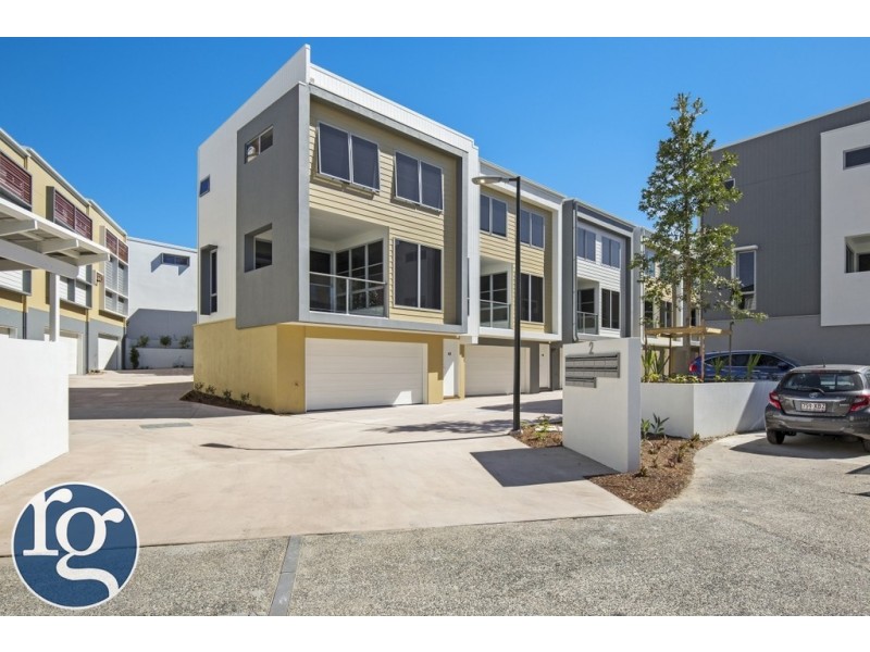 2 Town Centre Close, Carrara QLD 4211