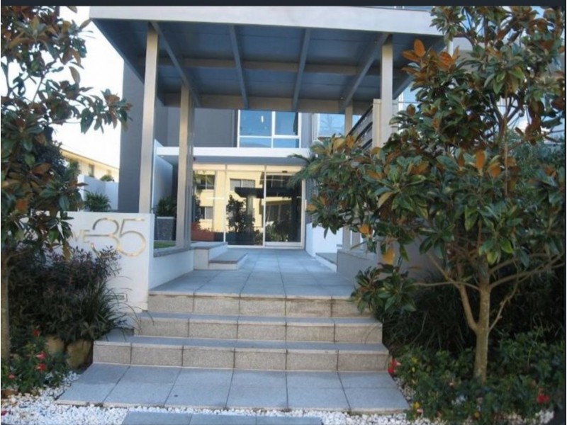33-37 Madang Cres, Runaway Bay QLD 4216