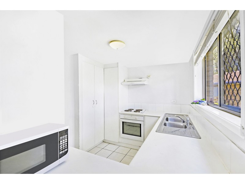 Townhouse @ 11 Waterford Court, Bundall QLD 4217