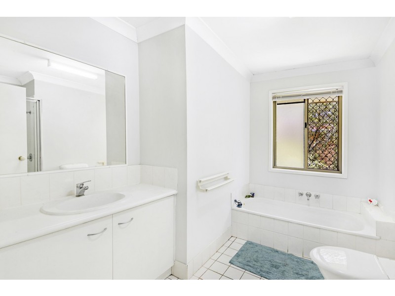 Townhouse @ 11 Waterford Court, Bundall QLD 4217