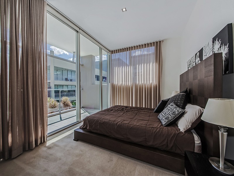 205 Coronation Drive, Milton QLD 4064