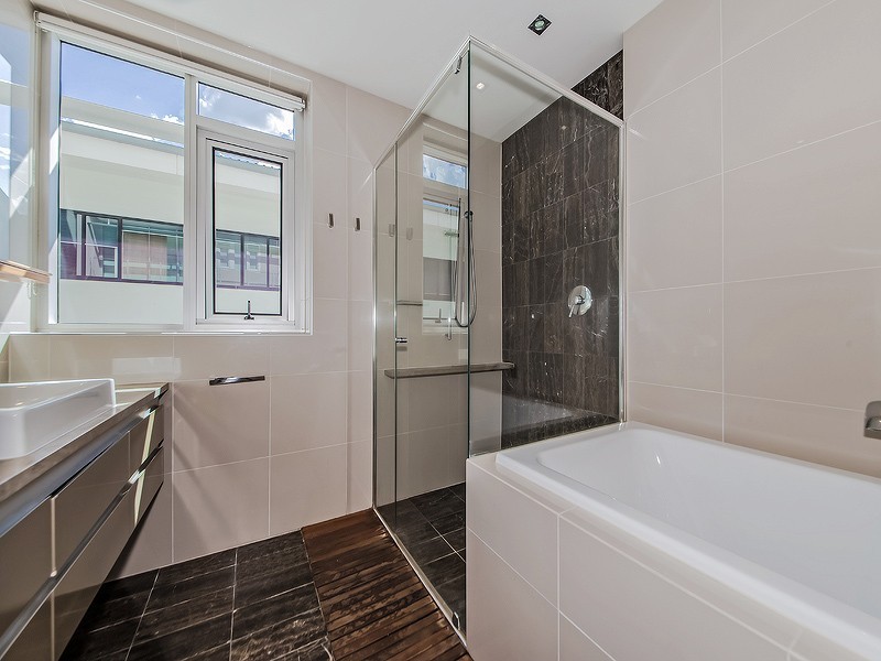 205 Coronation Drive, Milton QLD 4064