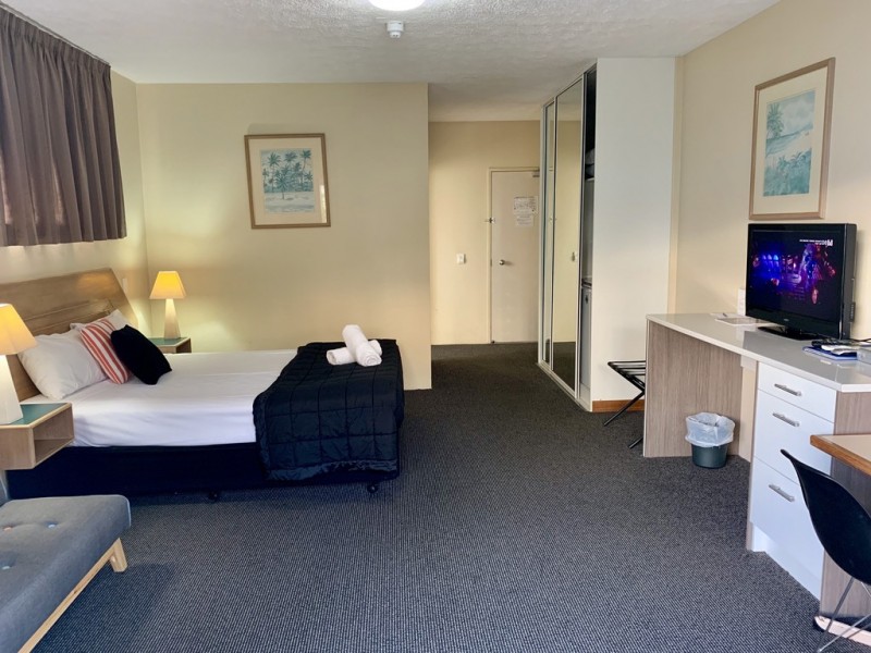 2007 GOLD COAST HWY, Miami QLD 4220