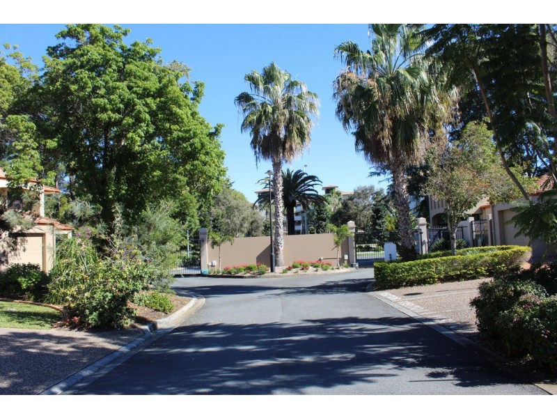 1/23 Santa Barbara Street, Hope Island QLD 4212