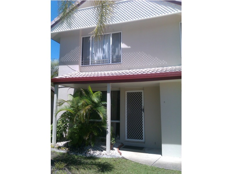 4/20 St Kevins Ave, Benowa QLD 4217