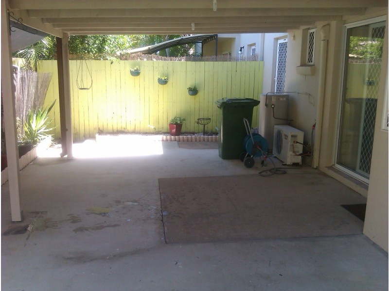 4/20 St Kevins Ave, Benowa QLD 4217