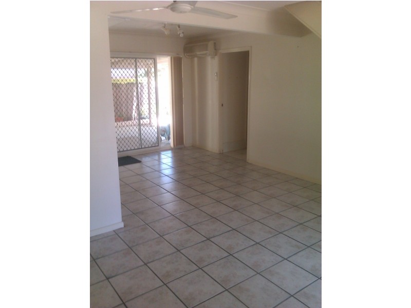 4/20 St Kevins Ave, Benowa QLD 4217