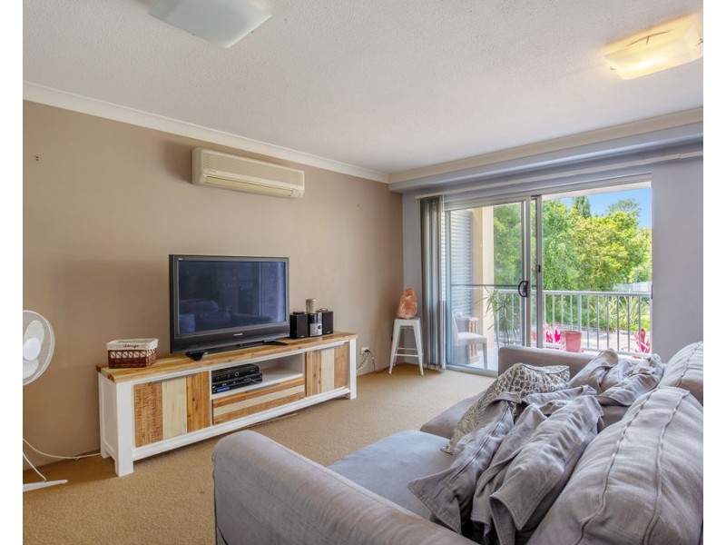 2/22 Oleander Avenue, Biggera Waters QLD 4216