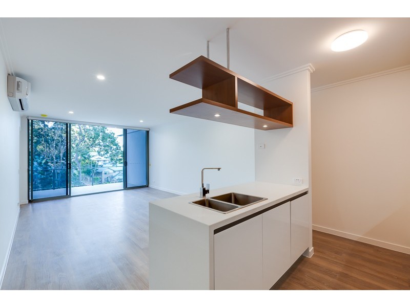 390 Simpsons Rd, Bardon QLD 4065