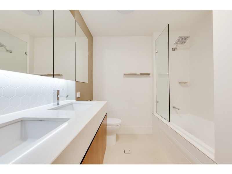 390 Simpsons Rd, Bardon QLD 4065