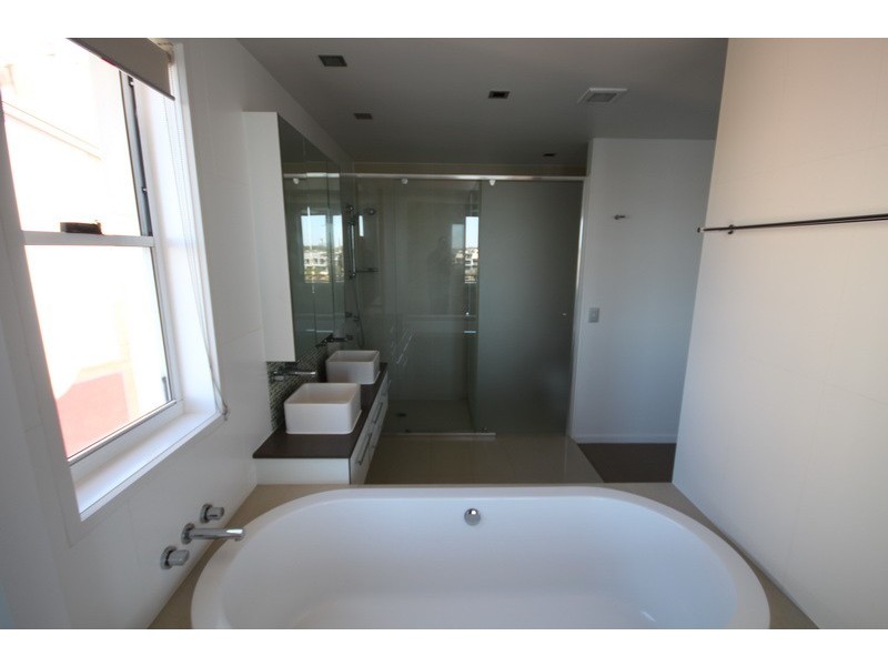 Carrara QLD 4211