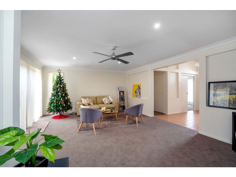 41 Desert Falls Crescent, Parkwood QLD 4214
