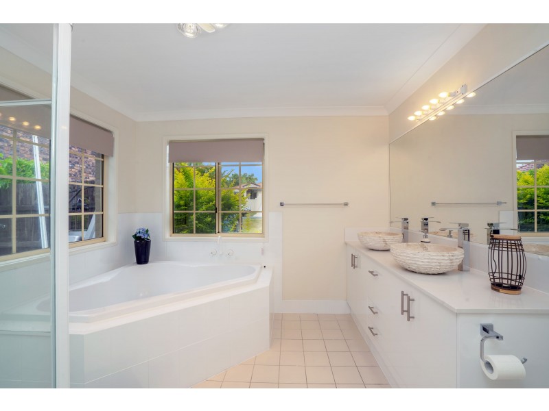 41 Desert Falls Crescent, Parkwood QLD 4214