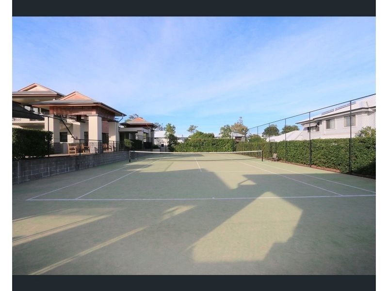 72 Greenway Cct, Mount Ommaney QLD 4074