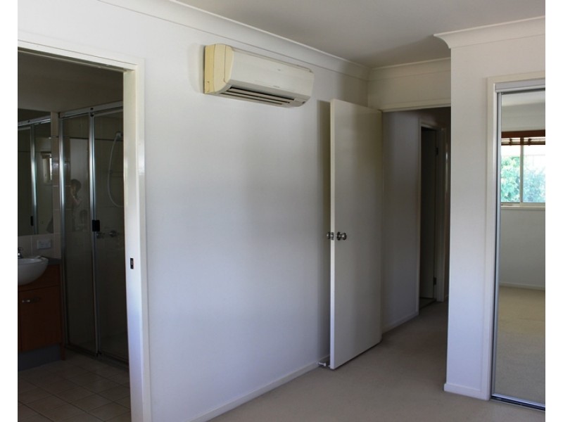 72 Greenway Cct, Mount Ommaney QLD 4074