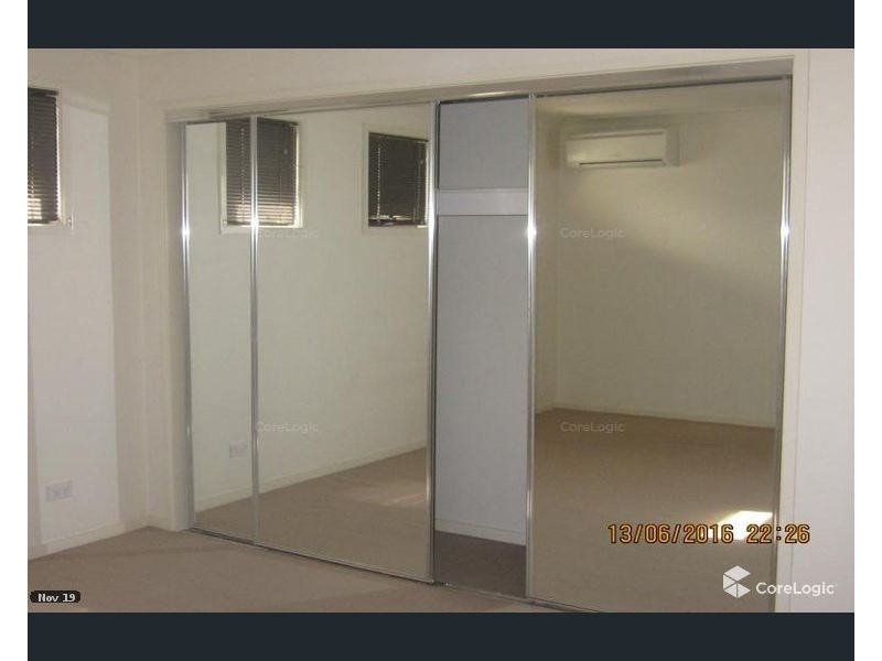 72 Greenway Cct, Mount Ommaney QLD 4074