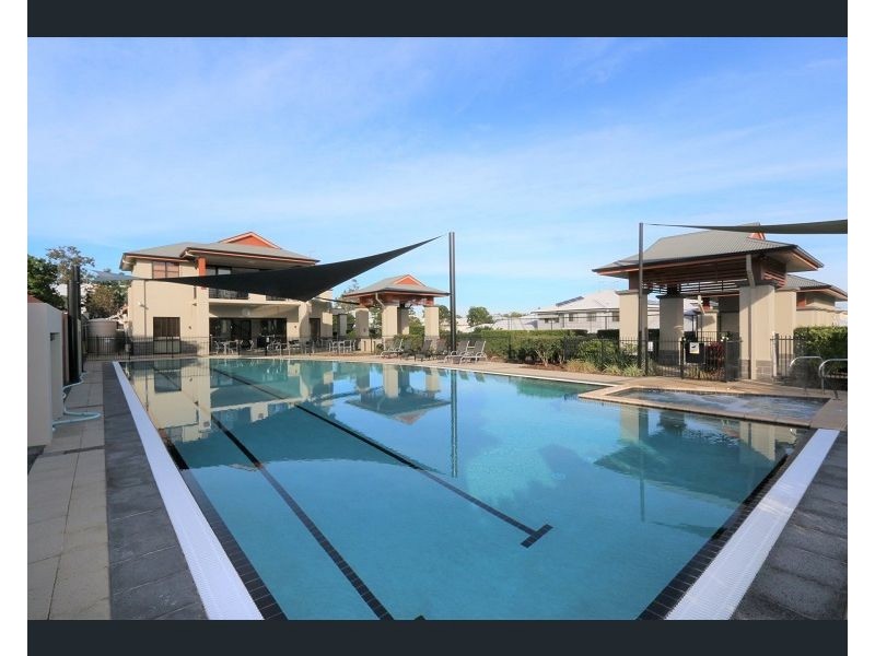 72 Greenway Cct, Mount Ommaney QLD 4074