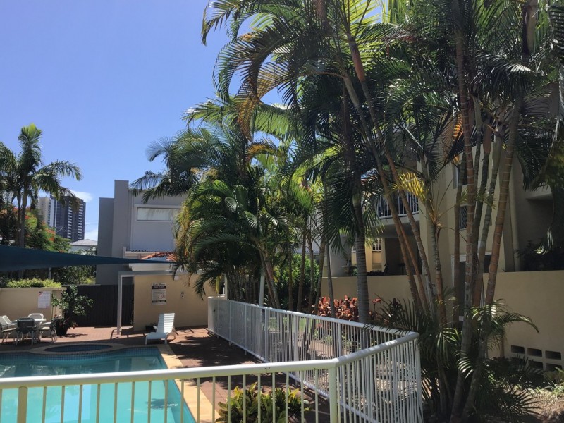 9/8-16 Dalpura street, Chevron Island QLD 4217