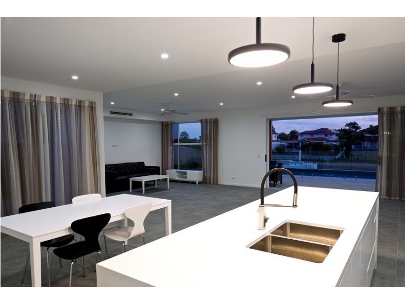 72 Lakeview Boulevard, Mermaid Waters QLD 4218