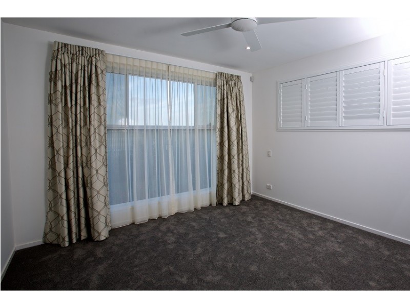 72 Lakeview Boulevard, Mermaid Waters QLD 4218