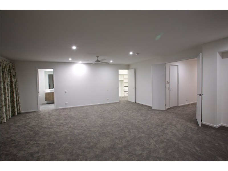 72 Lakeview Boulevard, Mermaid Waters QLD 4218