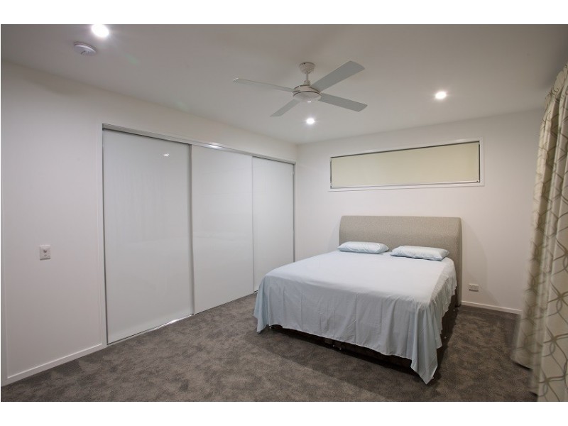 72 Lakeview Boulevard, Mermaid Waters QLD 4218