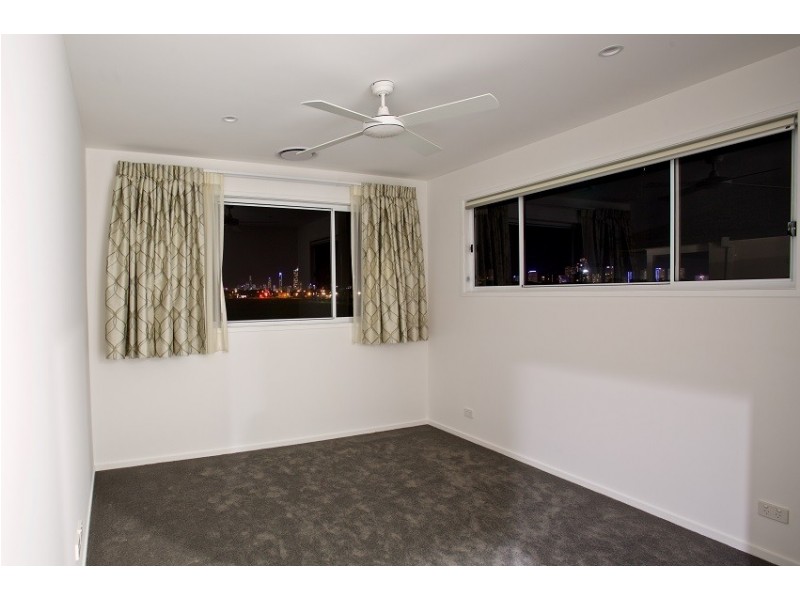 72 Lakeview Boulevard, Mermaid Waters QLD 4218