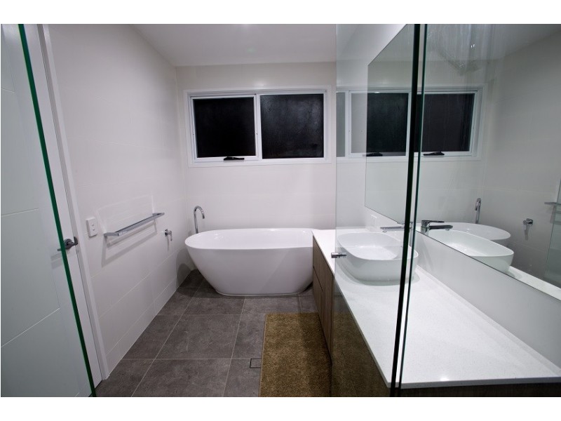 72 Lakeview Boulevard, Mermaid Waters QLD 4218