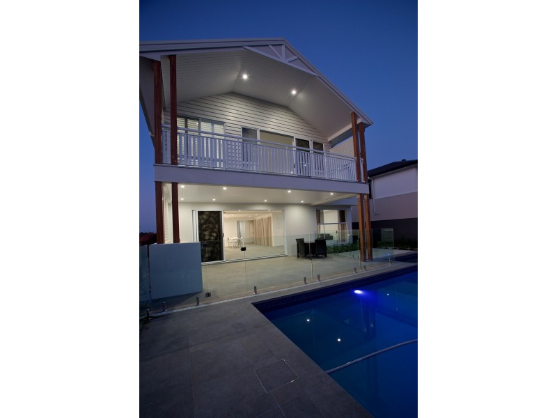 72 Lakeview Boulevard, Mermaid Waters QLD 4218