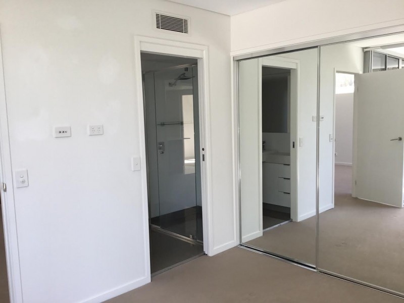 141/33 Lakefront Crescent, Varsity Lakes QLD 4227