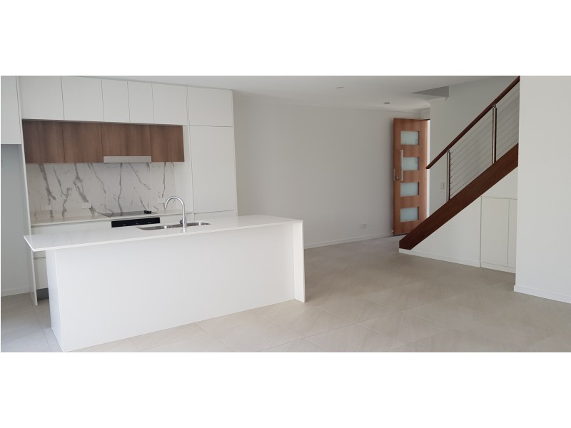 99 Evergreen View, Robina QLD 4226