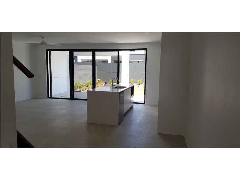 99 Evergreen View, Robina QLD 4226