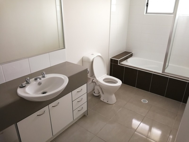 1 McAuley Parade, Pacific Pines QLD 4211