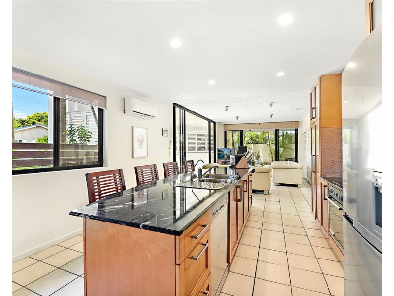 1/31 Railway Street, Southport QLD 4215