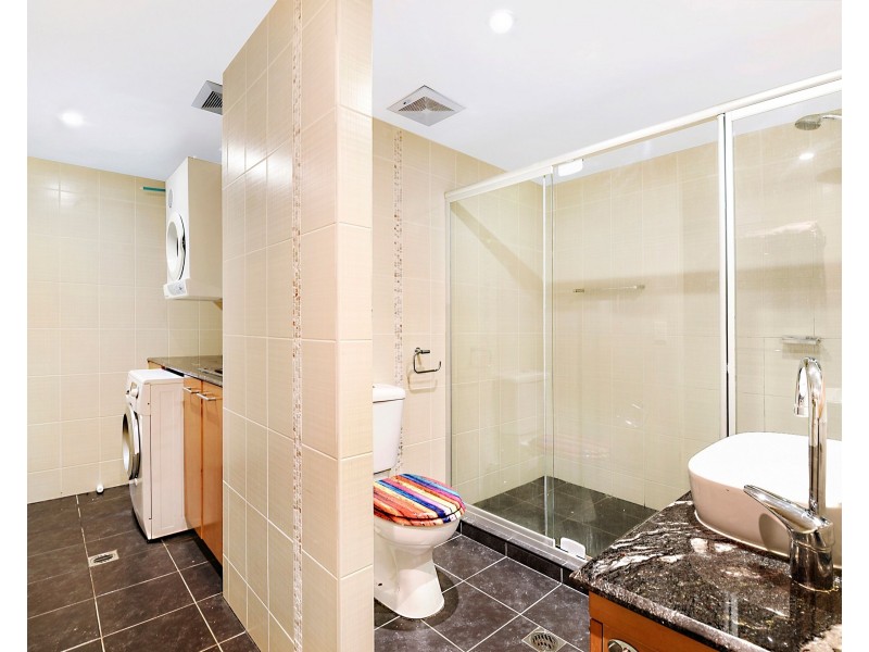 1/31 Railway Street, Southport QLD 4215